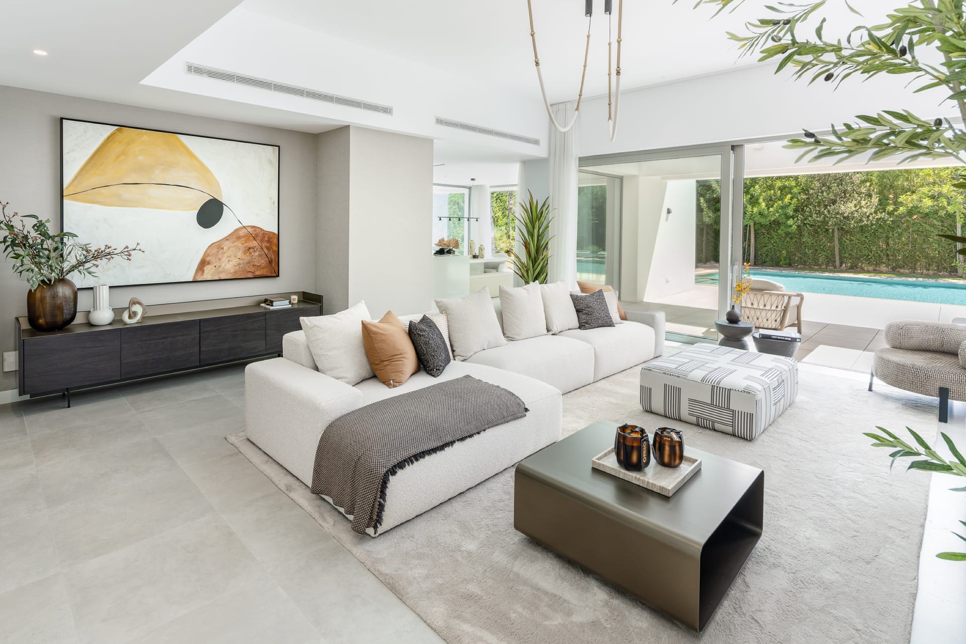 Nine in Paradise — four and five bedroom homes in El Paraíso, Estepona (4 of 14)