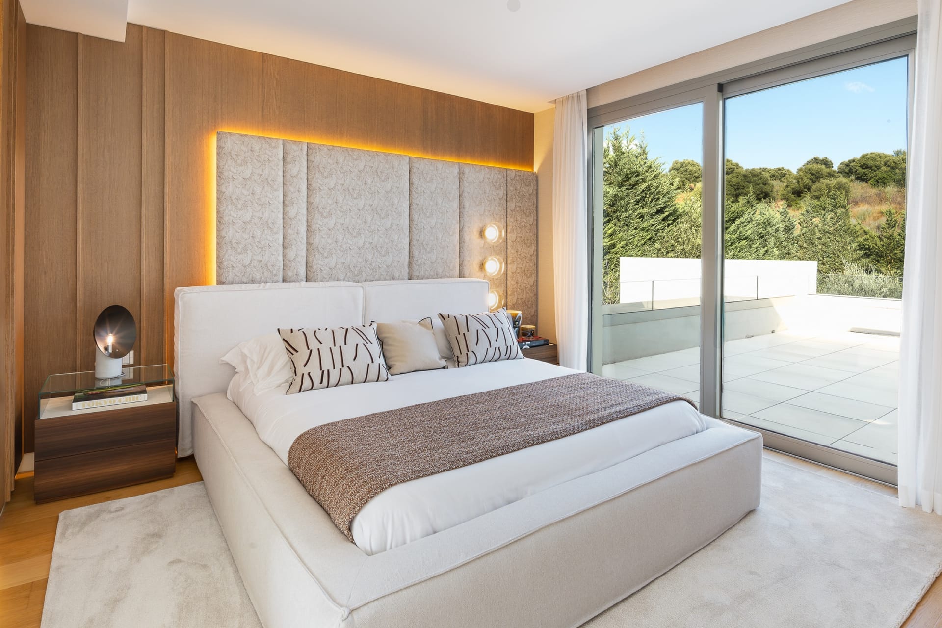 Nine in Paradise — four and five bedroom homes in El Paraíso, Estepona (9 of 14)