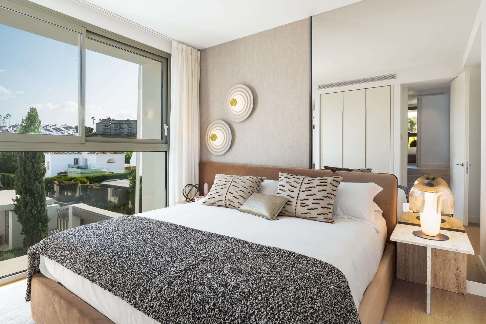 Nine in Paradise — four and five bedroom homes in El Paraíso, Estepona (10 of 14)